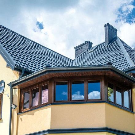 Blachodachówka modułowa: sprawdź ceny, montaż, wady i zalety w 2025
